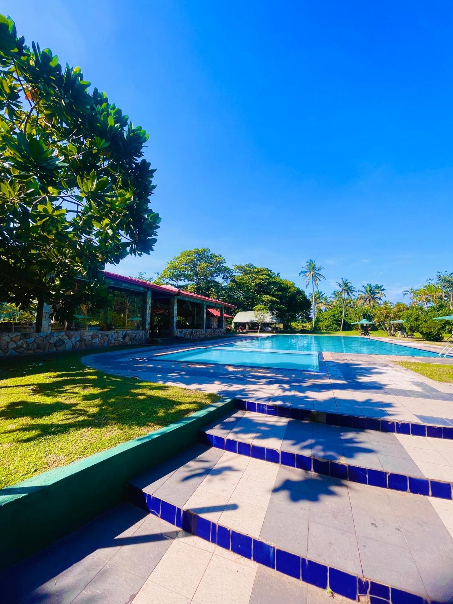 River View Banquet&Resort Wadduwa Exterior foto